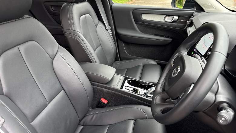 Volvo XC40 2.0 B4P Ultra Dark 5dr Auto Petrol Estate